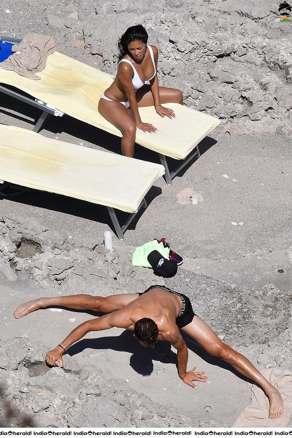 Nicole Scherzinger Caught in Bikini with her Boyfriend Set 1