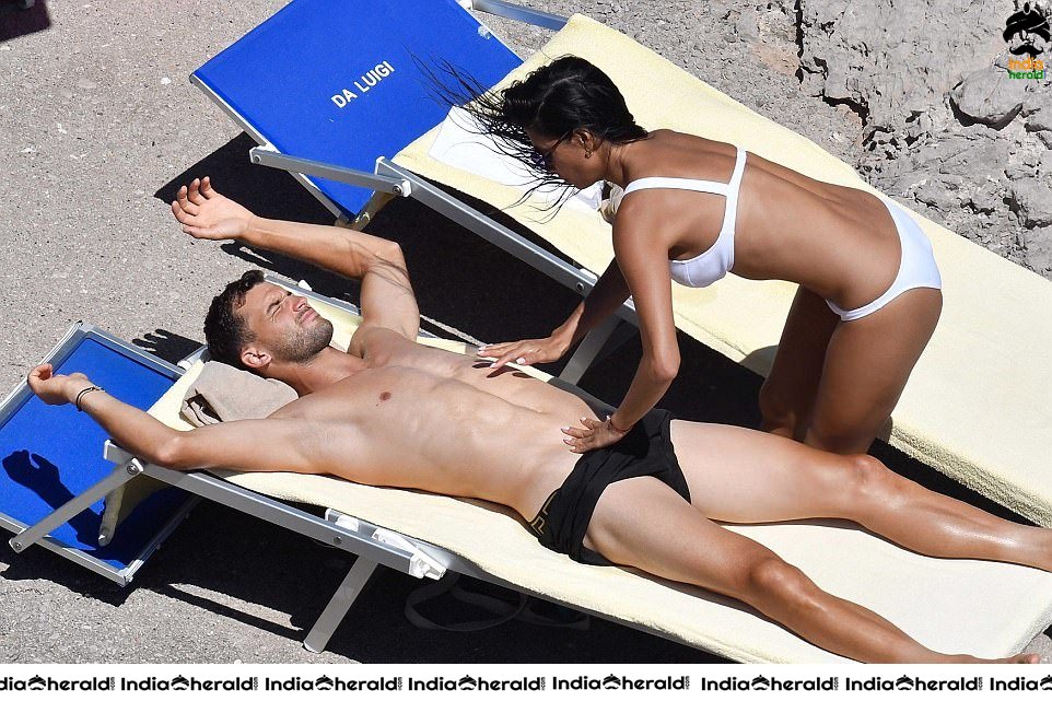 Nicole Scherzinger Caught in Bikini with her Boyfriend Set 1