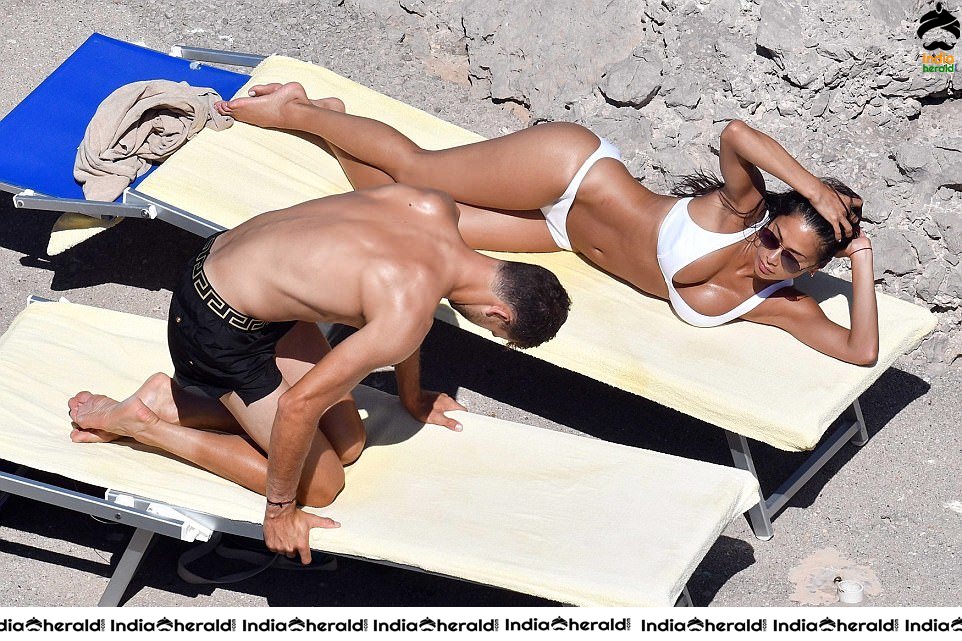 Nicole Scherzinger Caught in Bikini with her Boyfriend Set 2