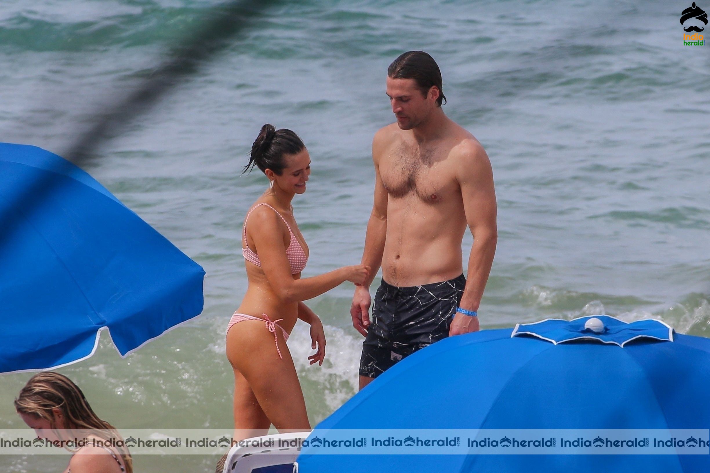 Nina Dobrev Damn Hot And Sexy In Bikini With Her Boyfriend At Maui Set 3