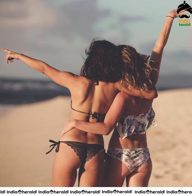 Nina Dobrev flaunts her sexy back in a Bikini
