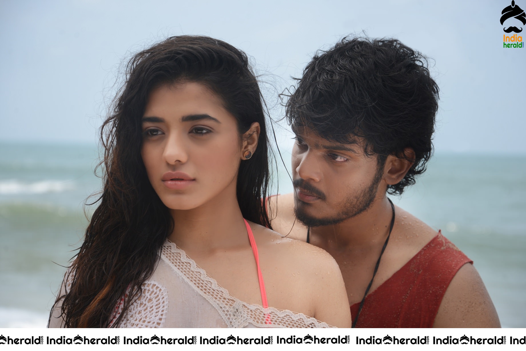 Nuvvu Nenu E Kshanam Song Sizzling Hot Stills