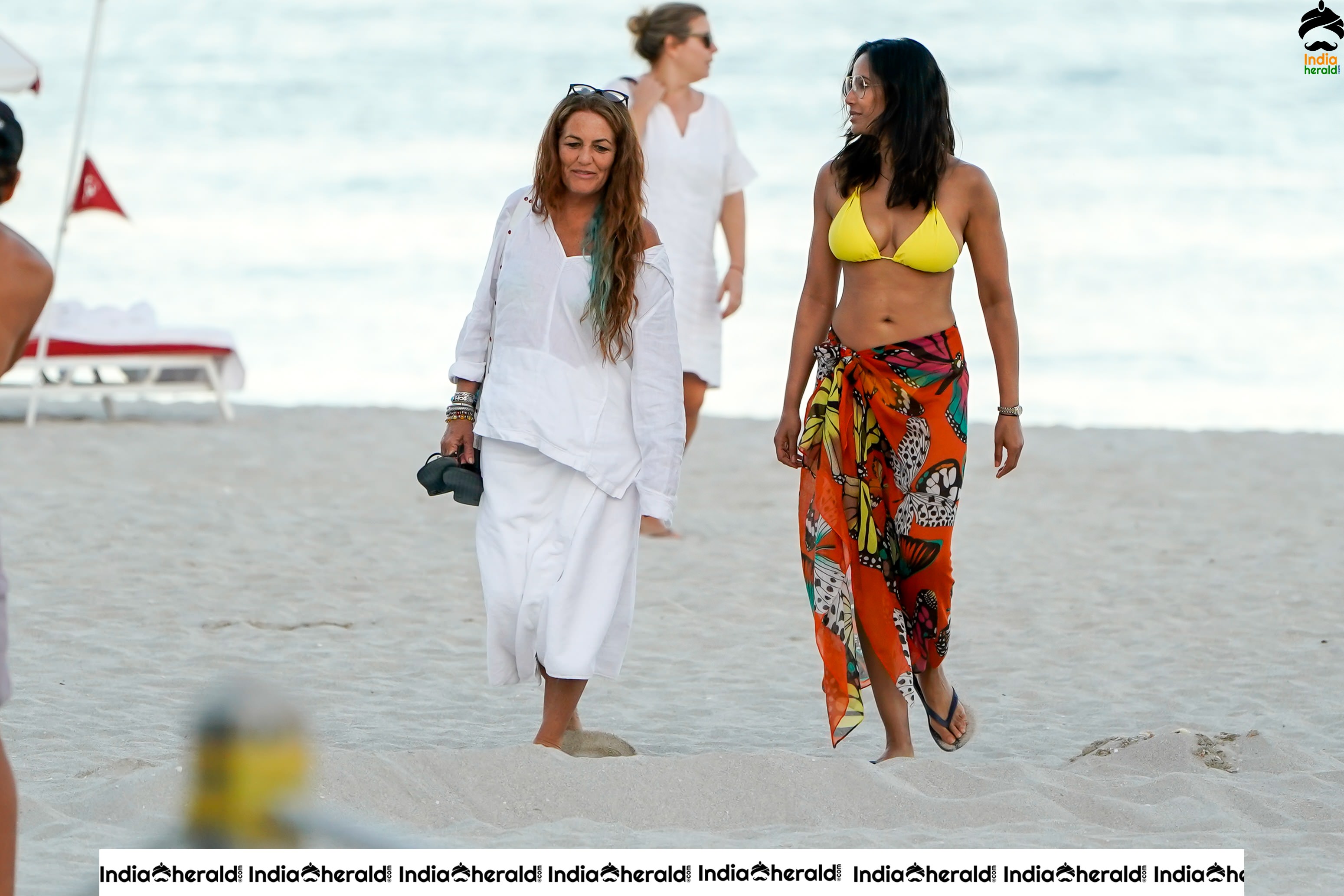 Padma Lakshmi Exposes Too Much Again In Bikini Set 1
