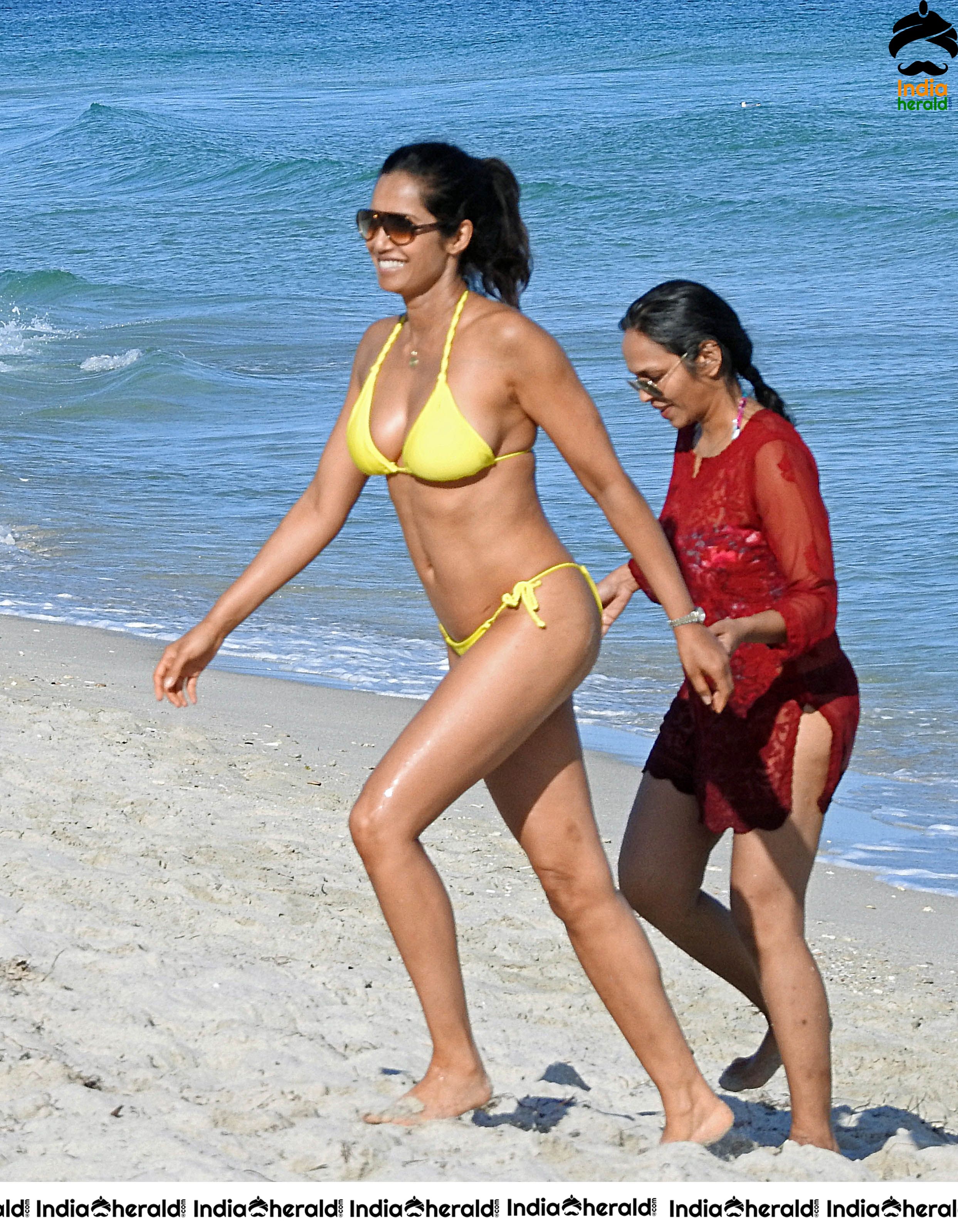 Padma Lakshmi In Hot Lace Bikini At Miami Beach Set 1