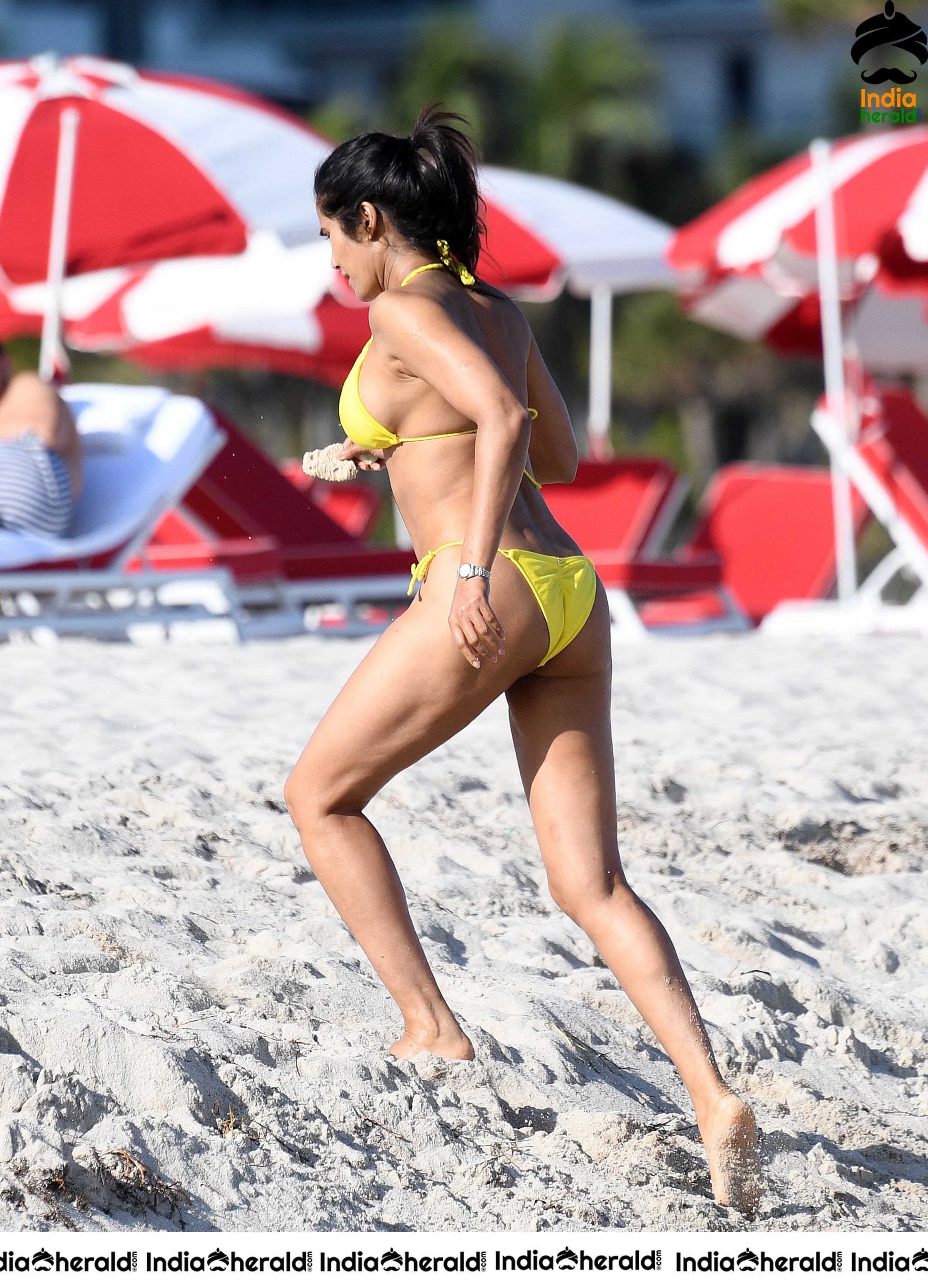 Padma Lakshmi In Hot Lace Bikini At Miami Beach Set 3