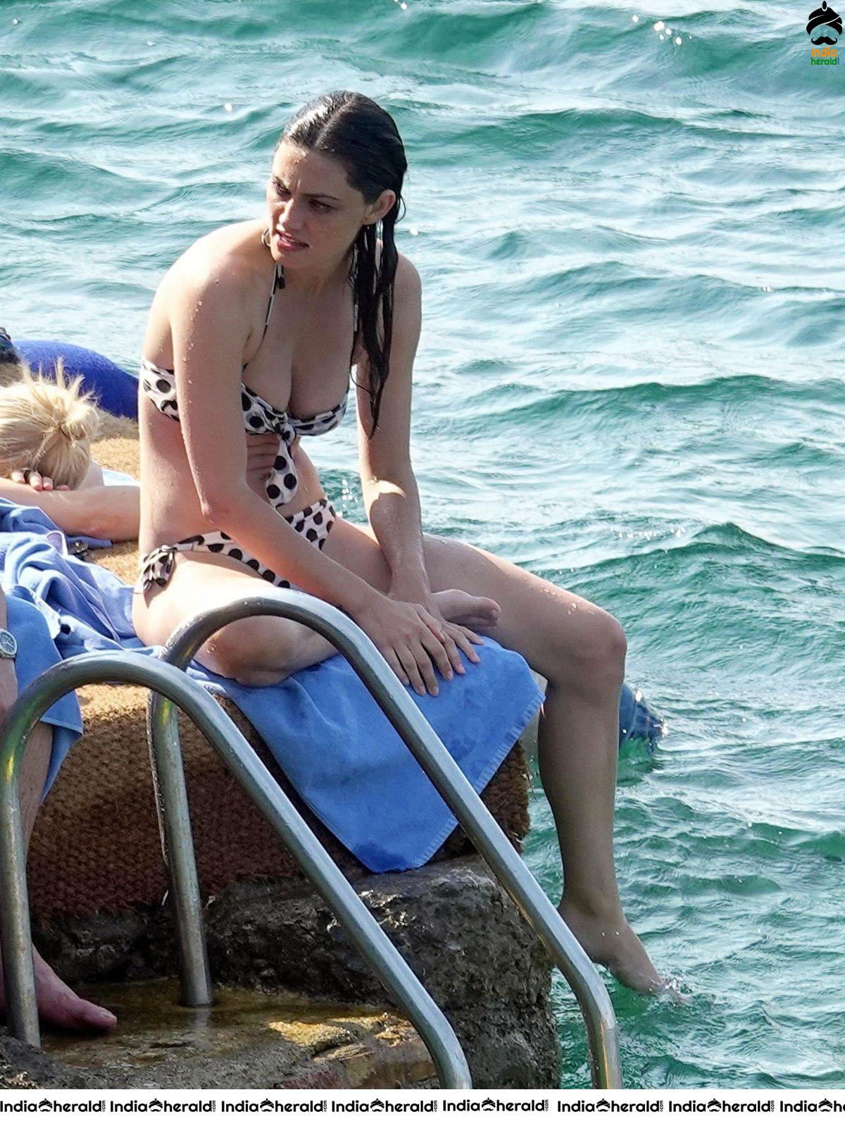 Phoebe Tonkin caught in Bikini on her Vacation in Capri