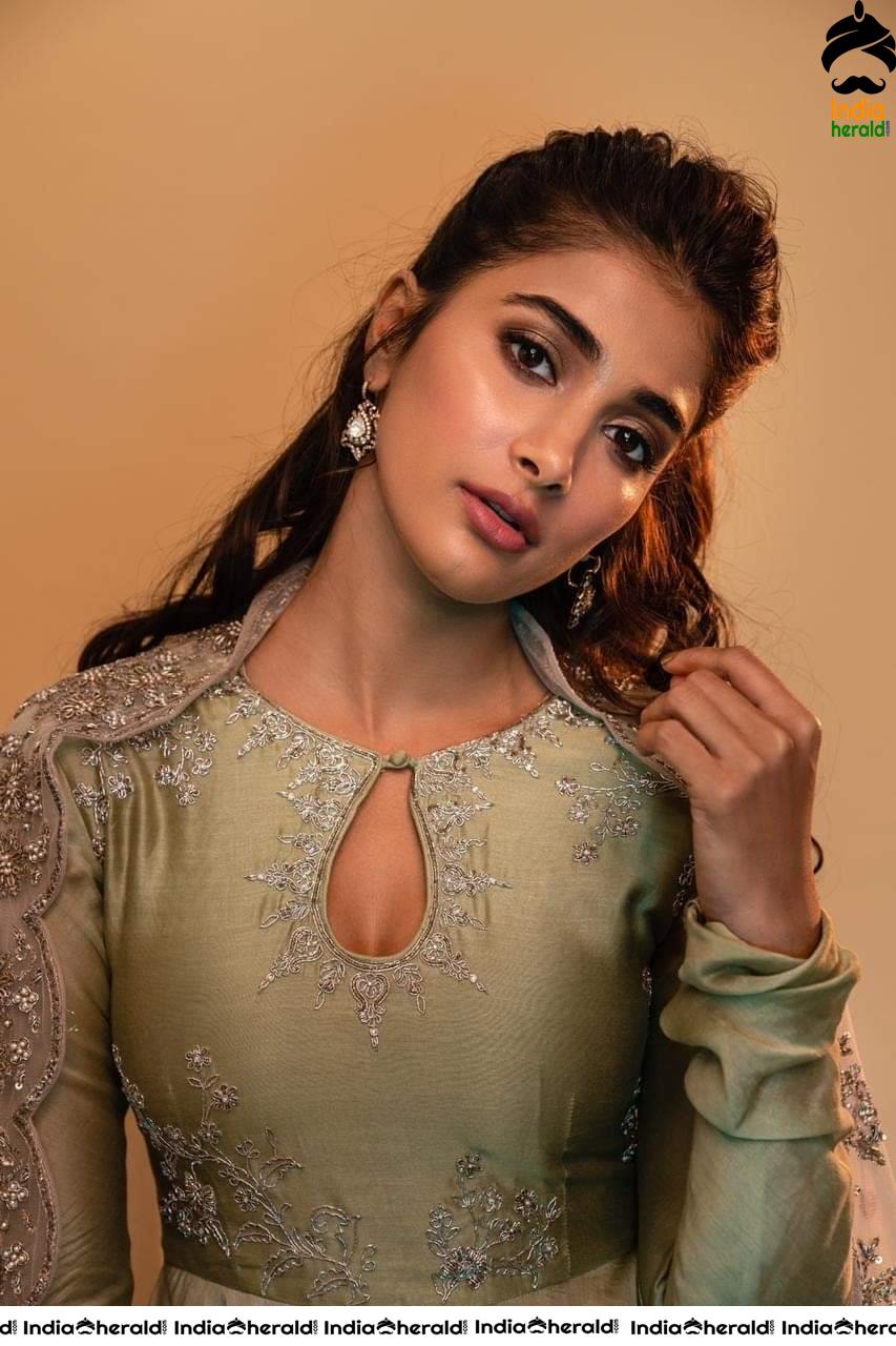 Pooja Hegde Flaunts her Curvaceous Hot Body and Exposes her Teasing Assets in these Photos Set 2