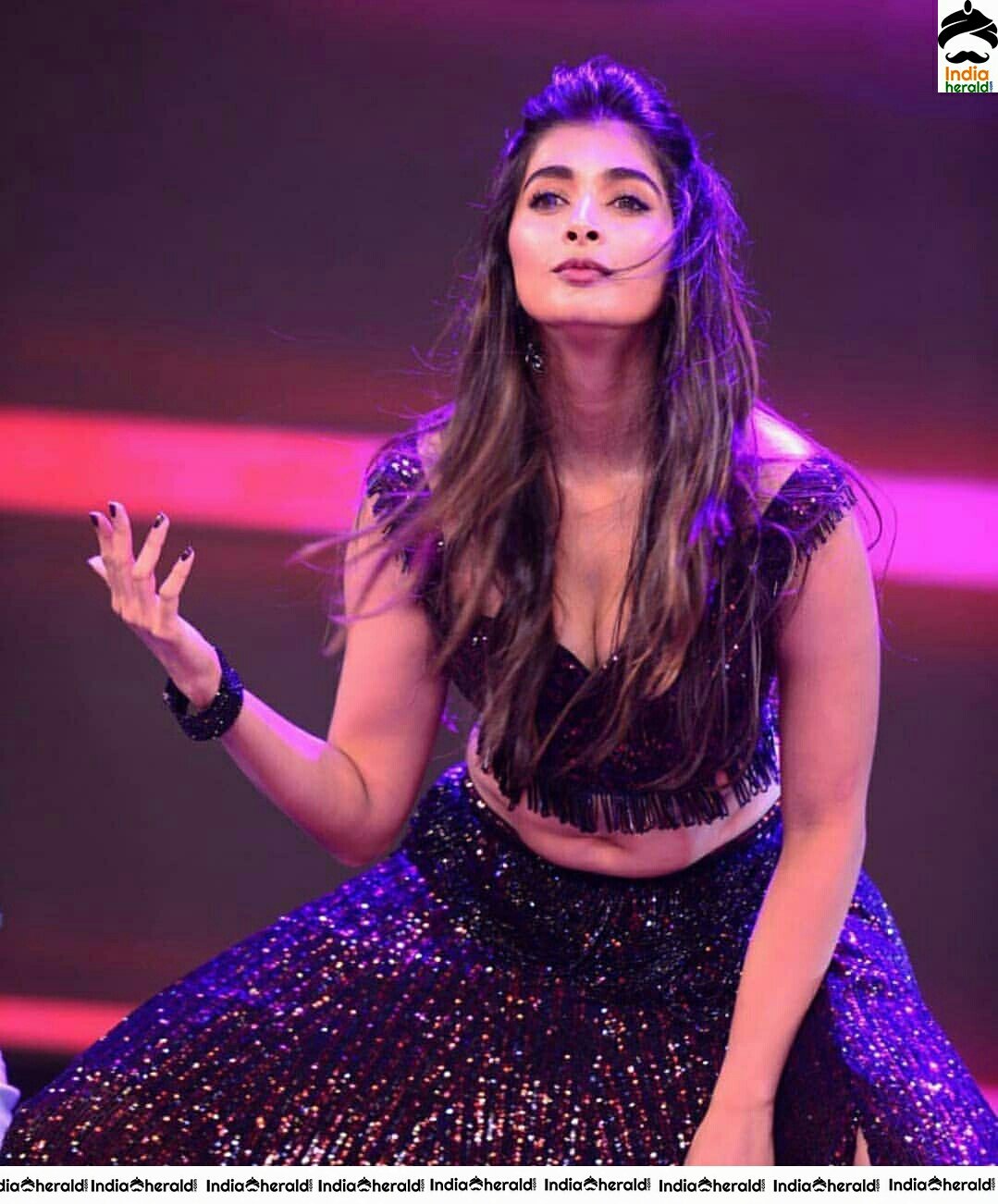 Pooja Hegde Shows Her Hot Sexy Cleavage And Navel In Dance Show