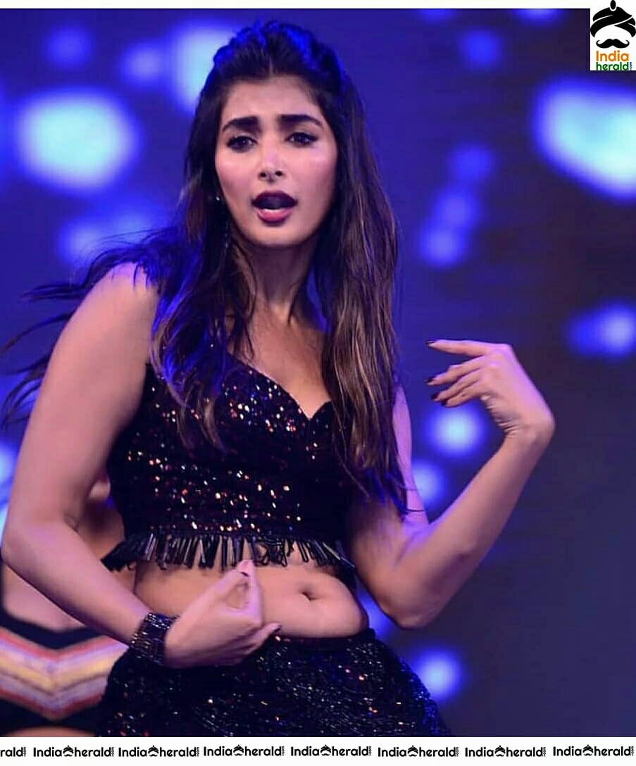 Pooja Hegde Shows Her Hot Sexy Cleavage And Navel In Dance Show