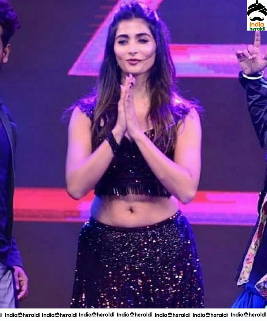 Pooja Hegde Shows Her Hot Sexy Cleavage And Navel In Dance Show