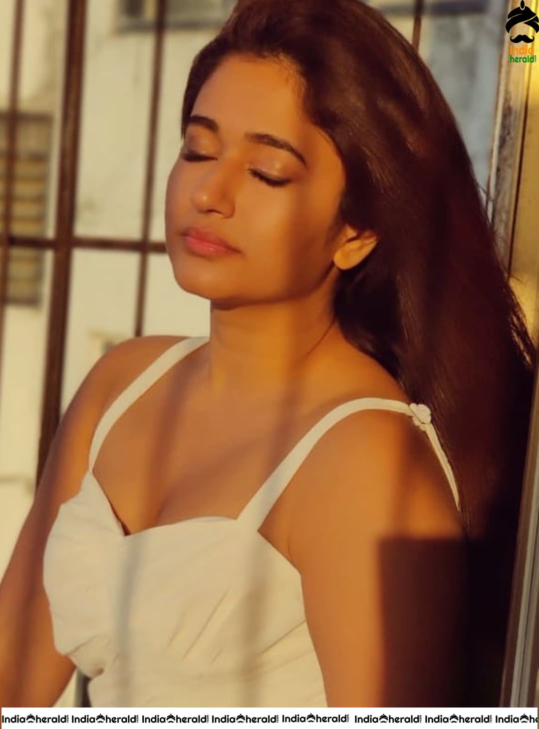 Poonam Bajwa Latest Drool Worthy Hot Photos