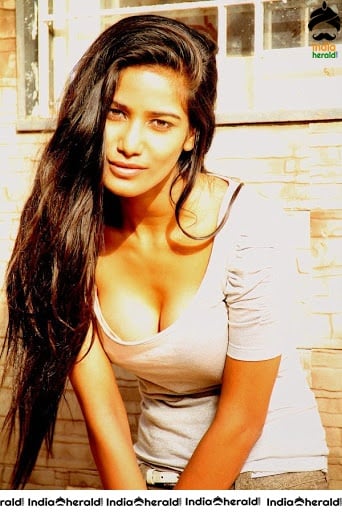 Poonam Pandey Hottest Exposing Bikini Photos Set 2