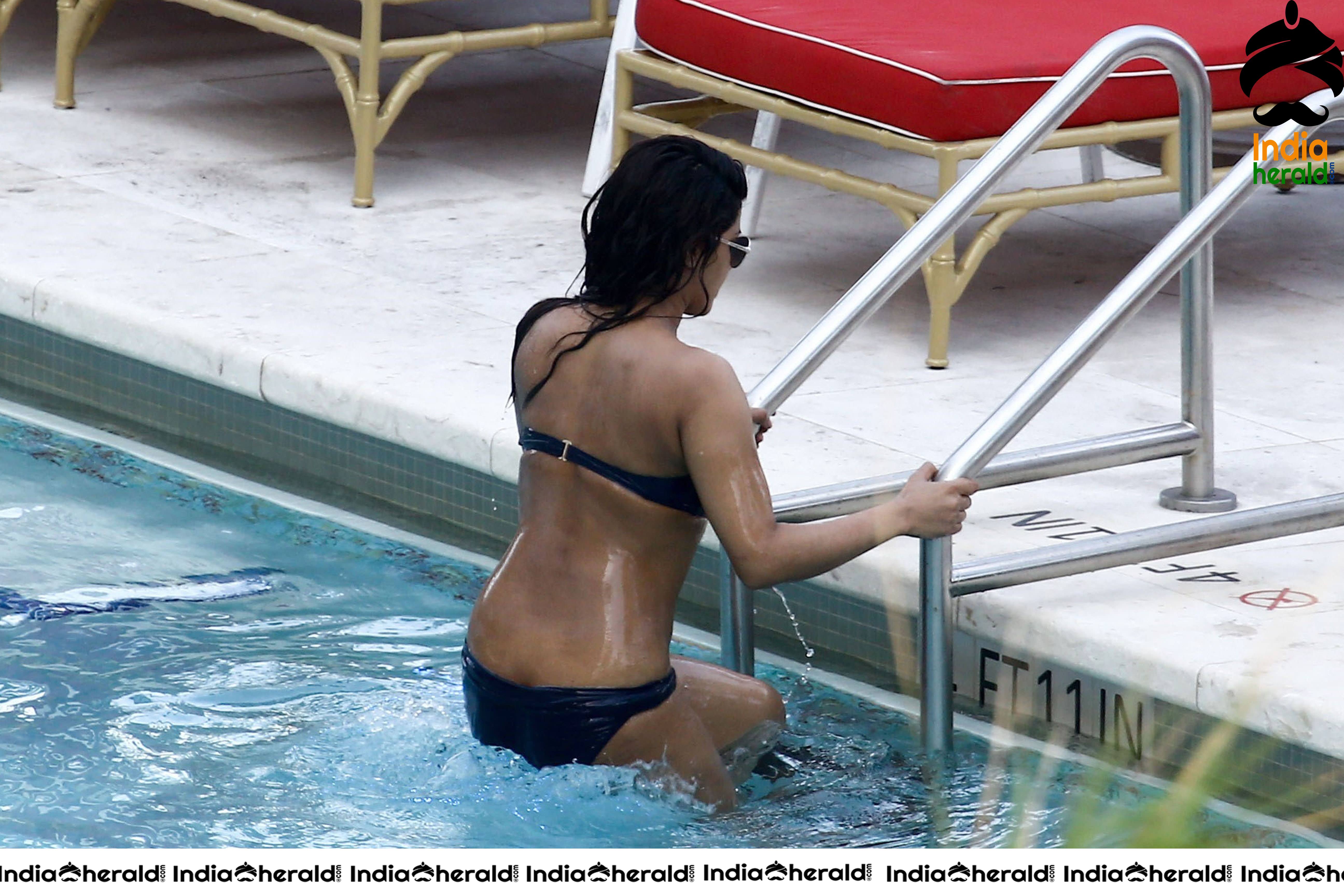 Priyanka Chopra HD Photos in Two Piece Bikini Exposing her Booty Set 3