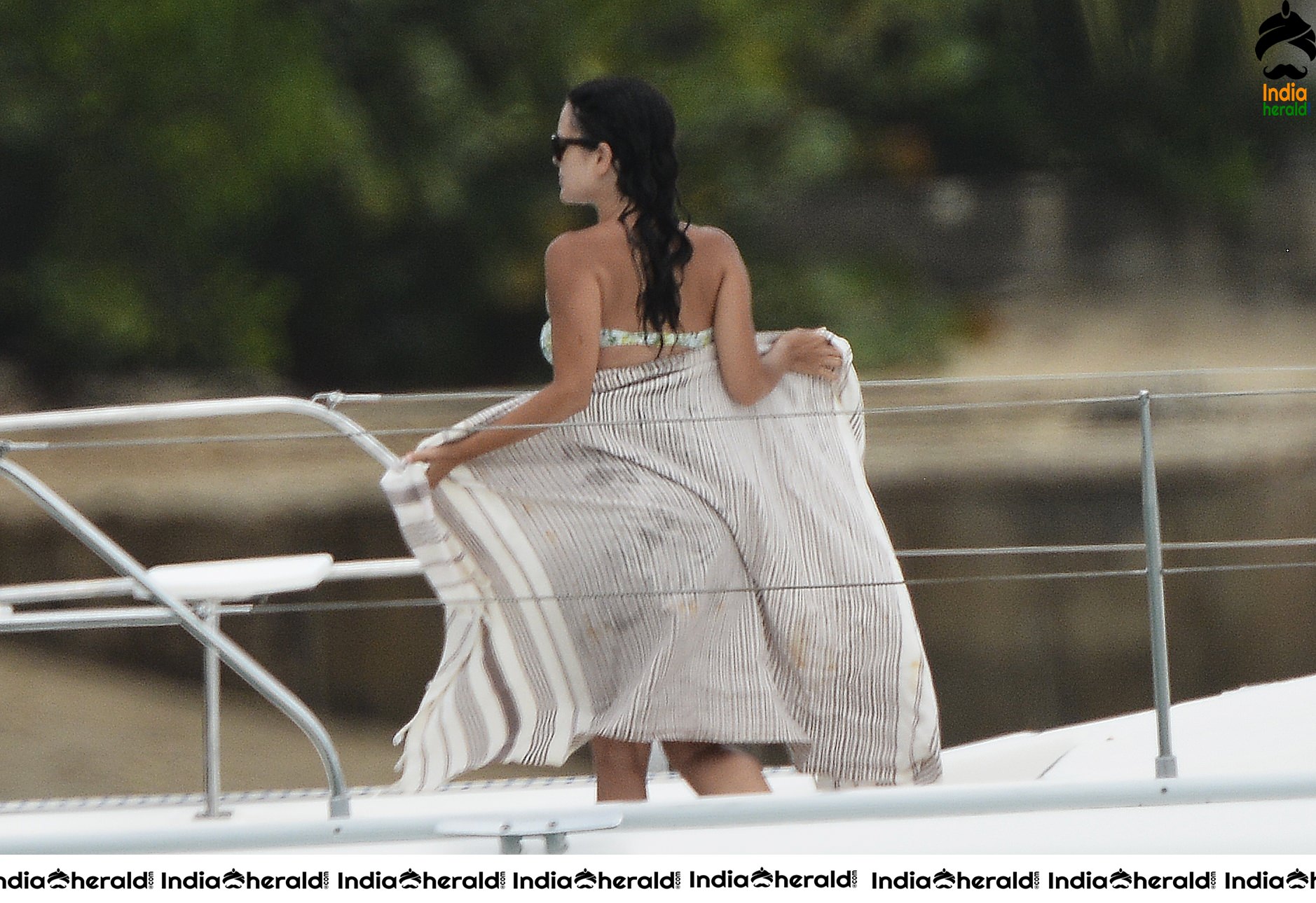 Rachel Bilson flaunts her baby bump in Bikini on a boat in Barbados Set 1