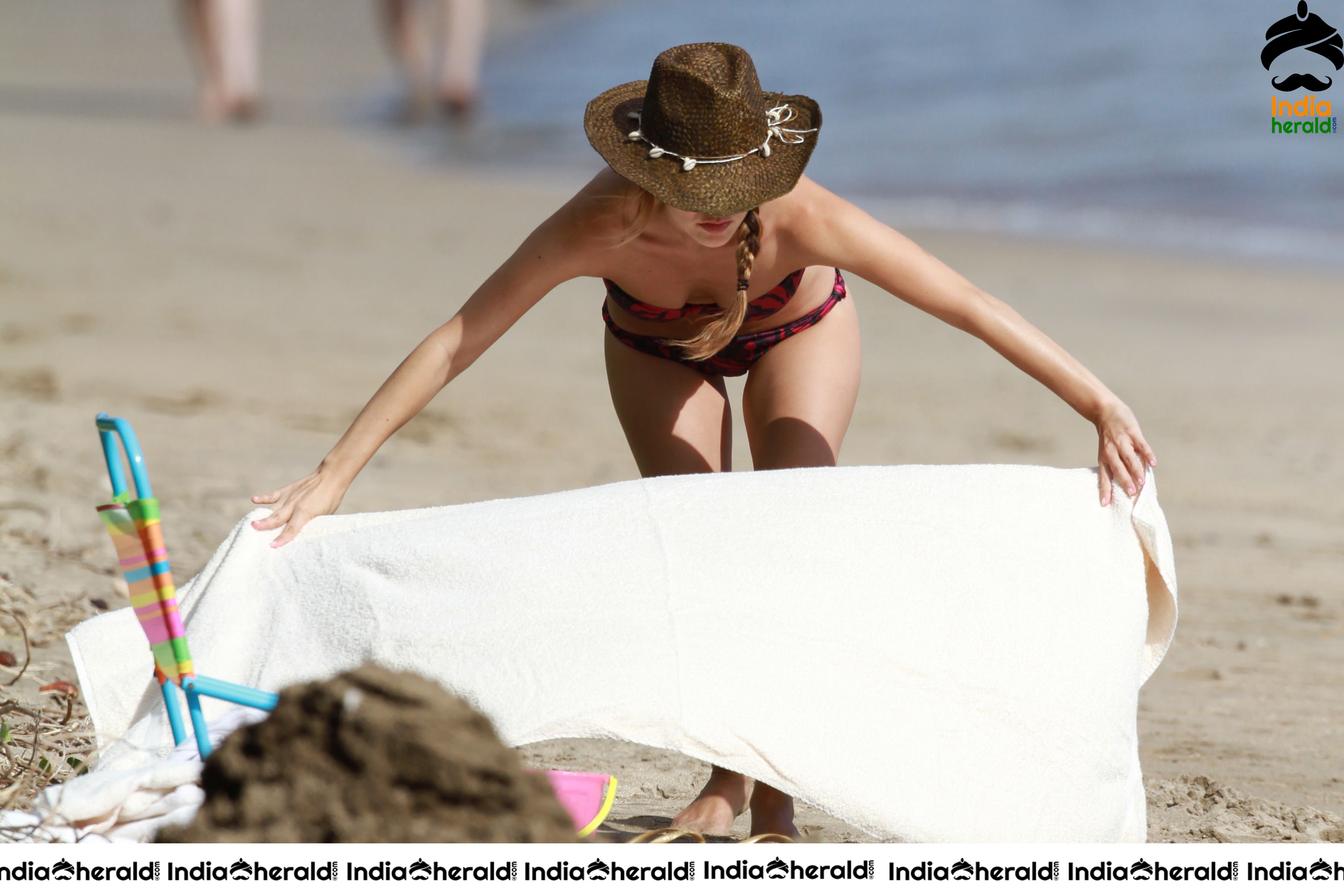 Rachel Bilson In A Thin Lace Bra And Panty At Malibu Beach Set 1
