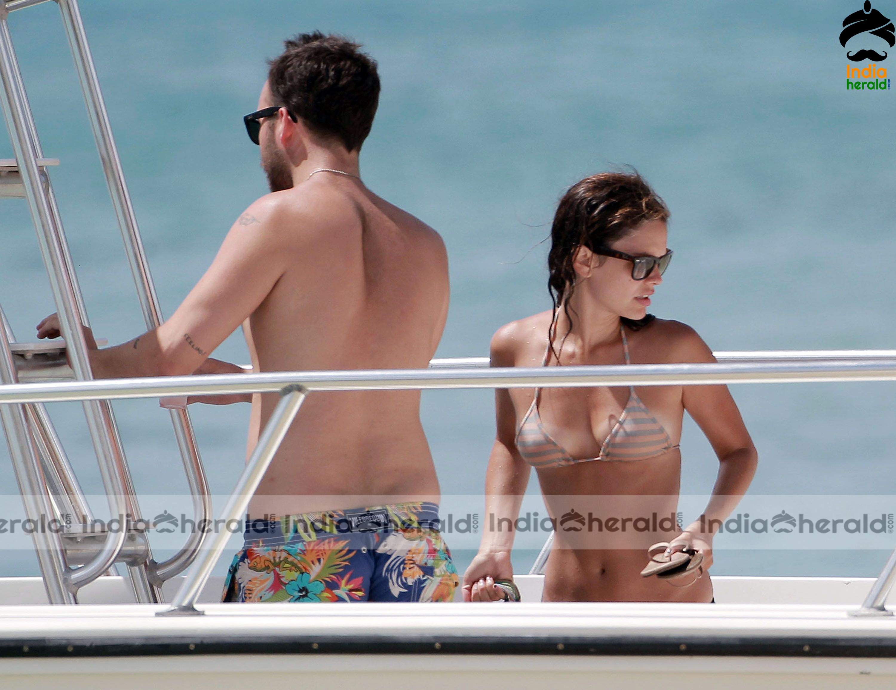 Rachel Bilson Wearing a bikini and Enjoying in Yacht at Barbados Set 4