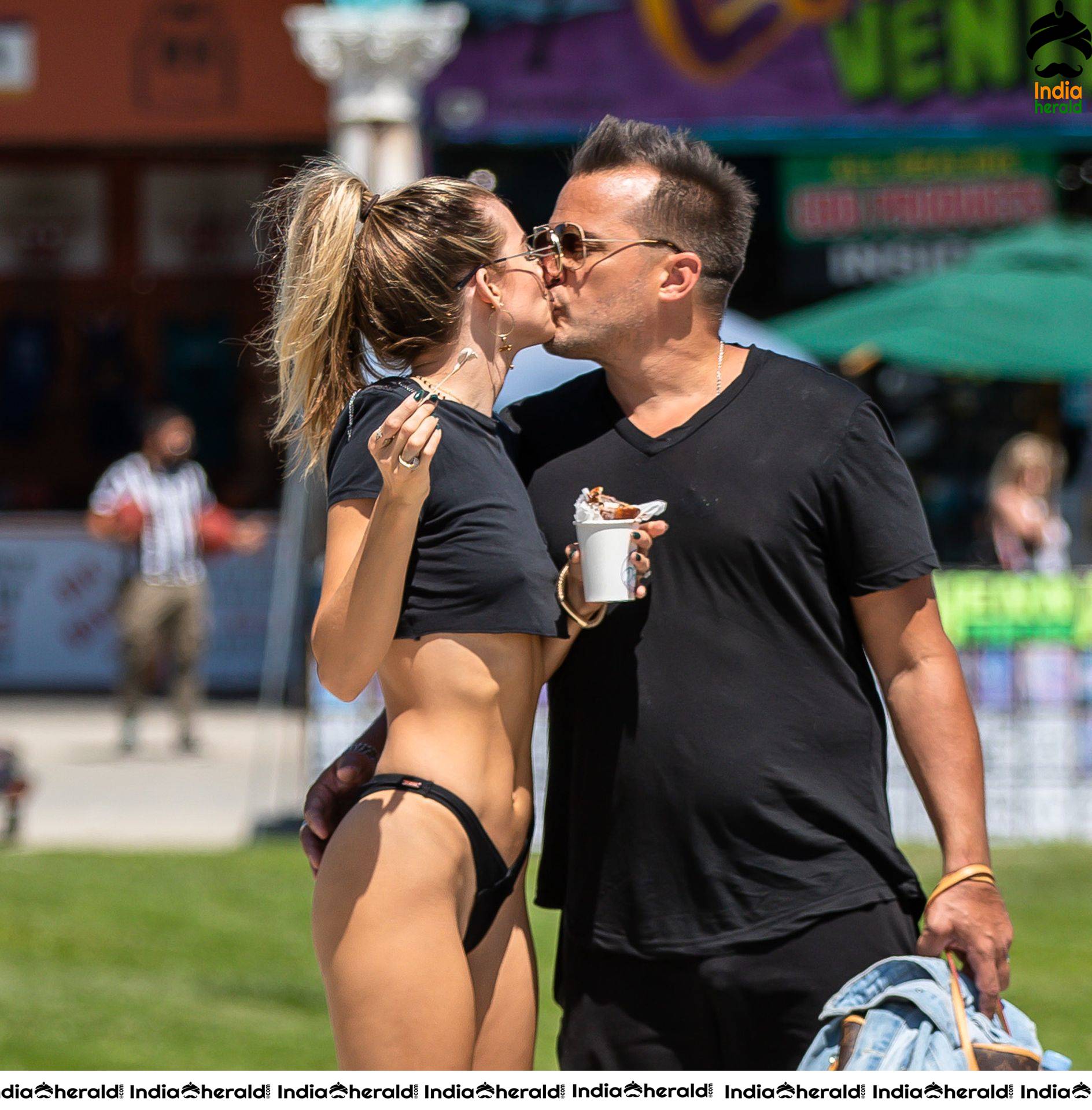 Rachel McCord Caught in Panty at Venice Beach Set 1