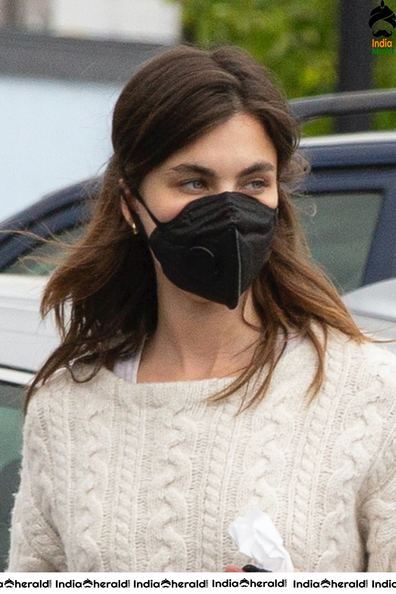 Rainey Qualley looking pretty as she wears mask and seen outside Vons Market in Los Angeles