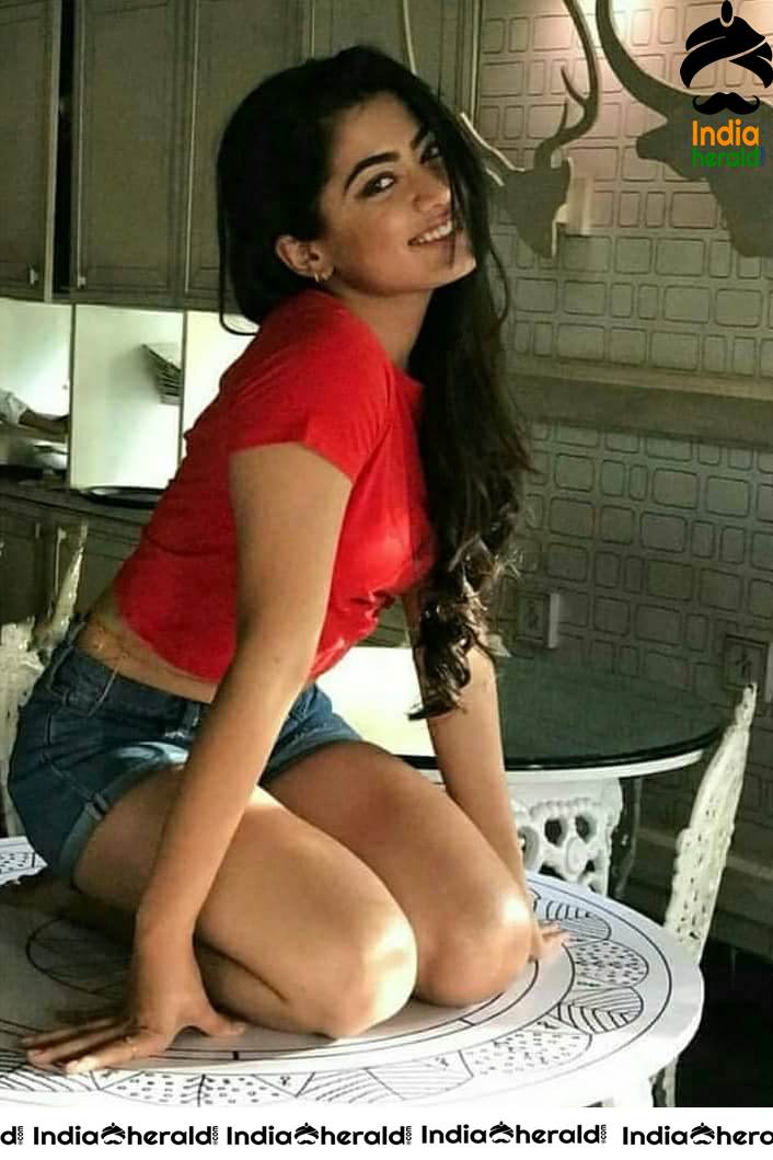 Rashmika Mandanna Hot Photos Exposing Cleavage Tempting Waist and Navel