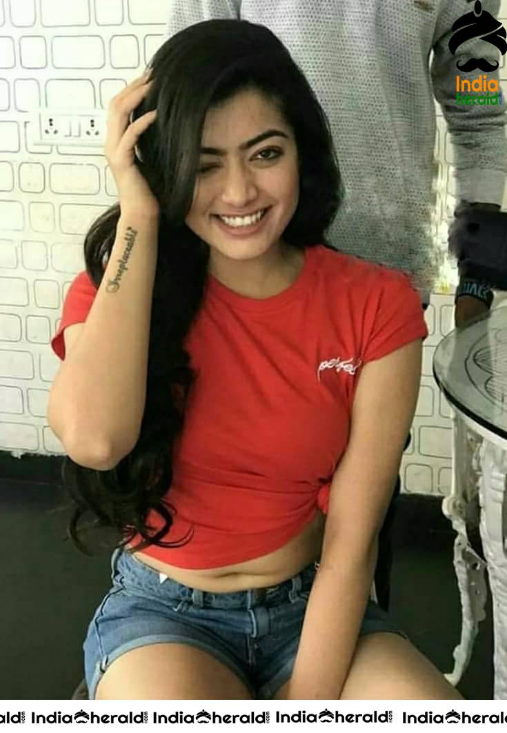 Rashmika Mandanna Hot Photos Exposing Cleavage Tempting Waist and Navel