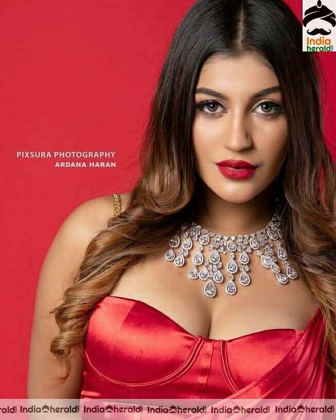 Red Hot Yashika Aannand Recent Sexy Photoshoot