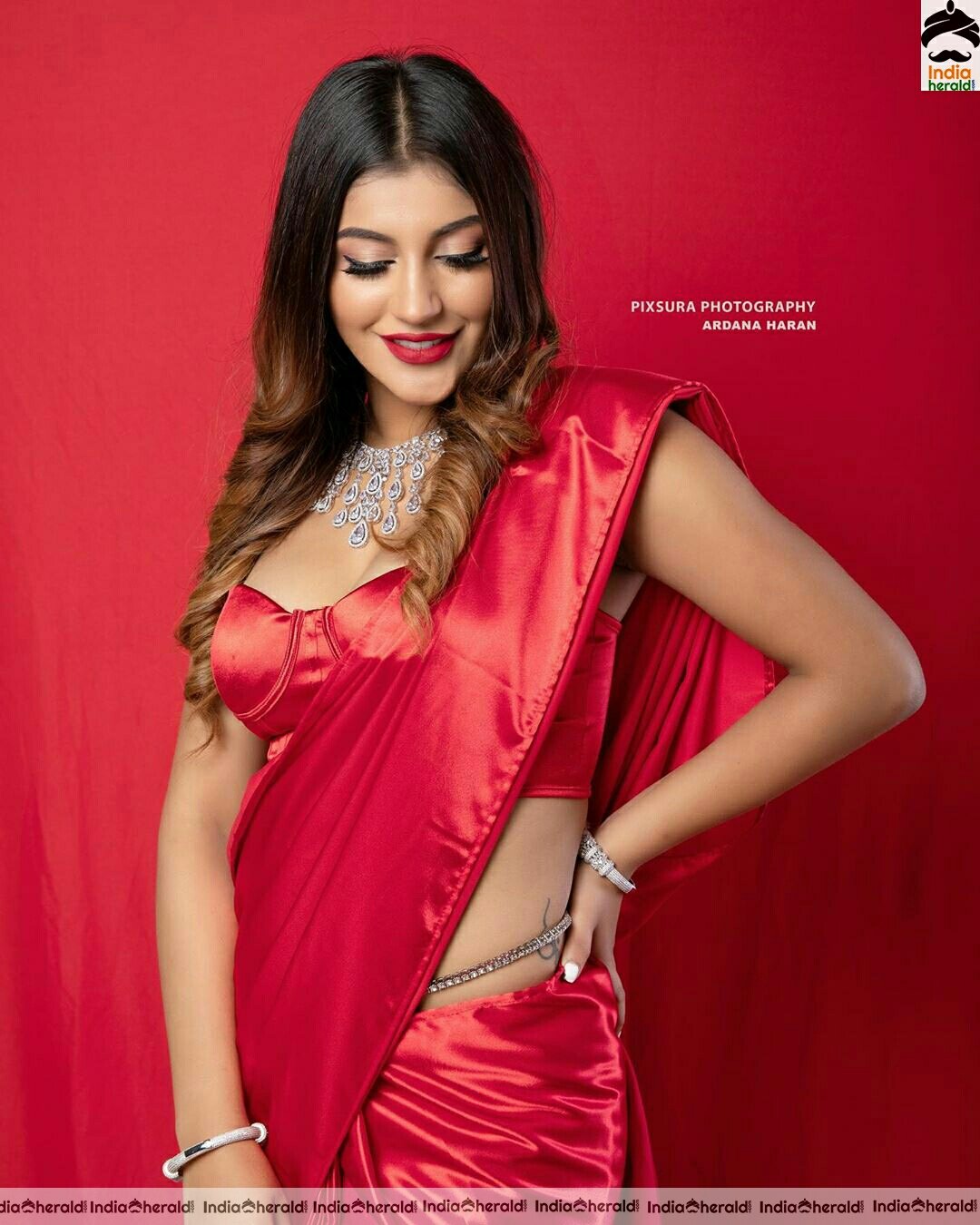 Red Hot Yashika Aannand Recent Sexy Photoshoot