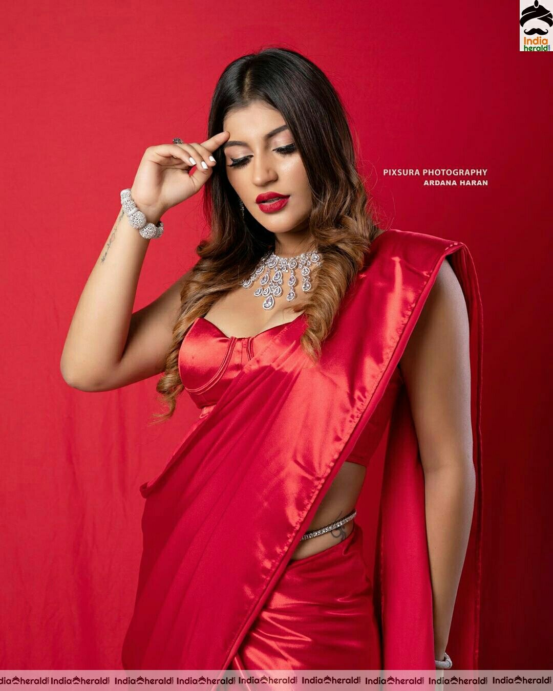 Red Hot Yashika Aannand Recent Sexy Photoshoot