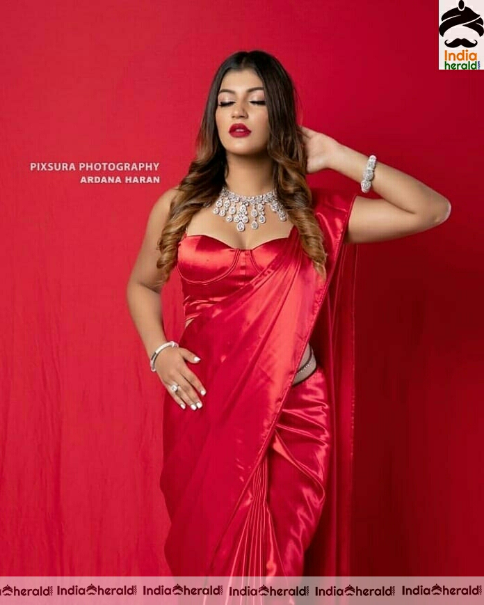 Red Hot Yashika Aannand Recent Sexy Photoshoot