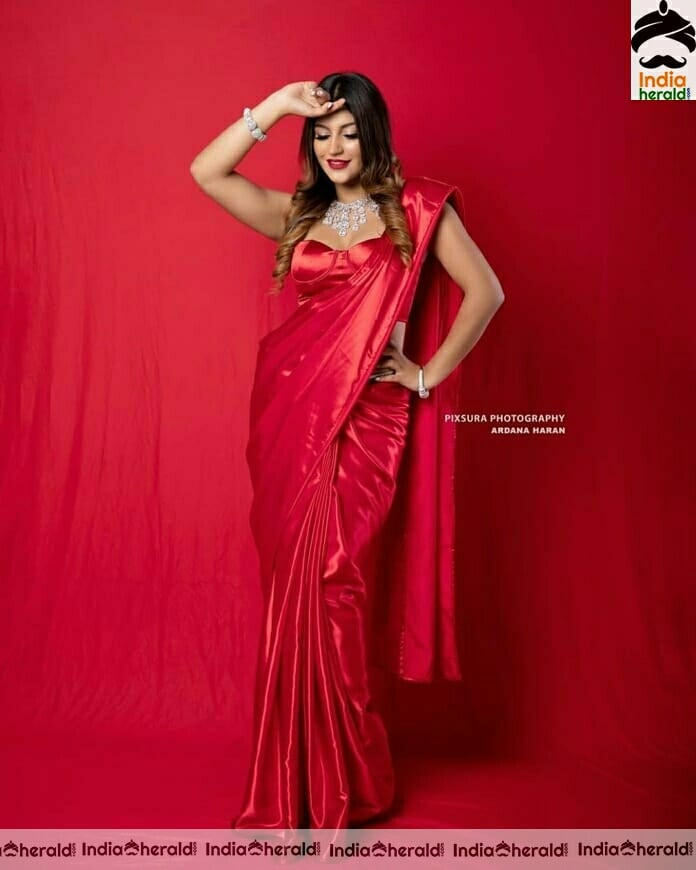 Red Hot Yashika Aannand Recent Sexy Photoshoot