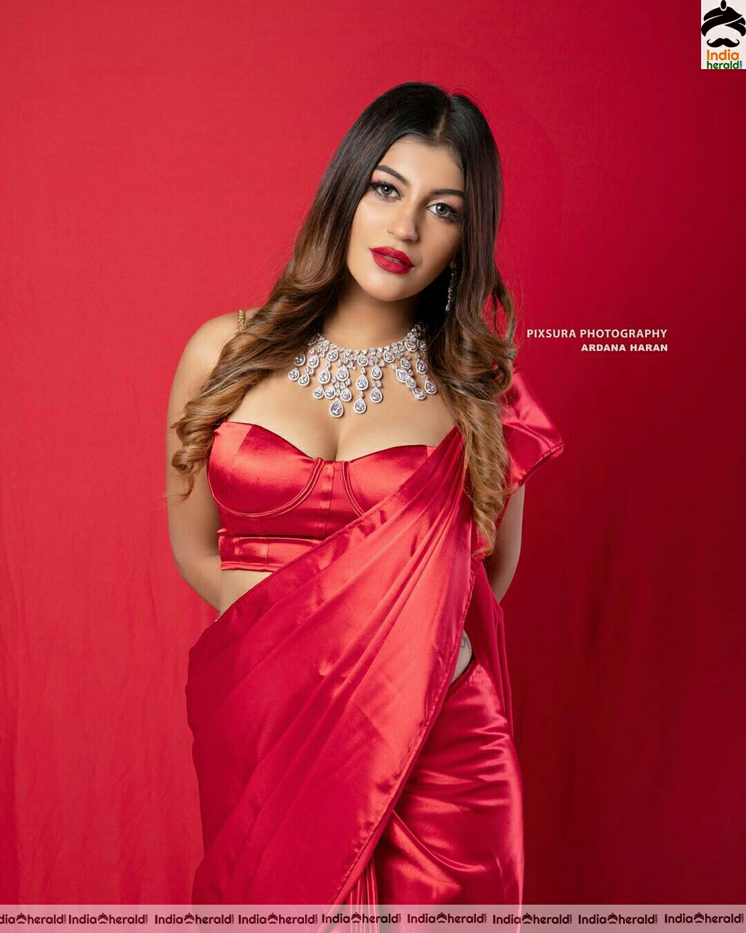 Red Hot Yashika Aannand Recent Sexy Photoshoot