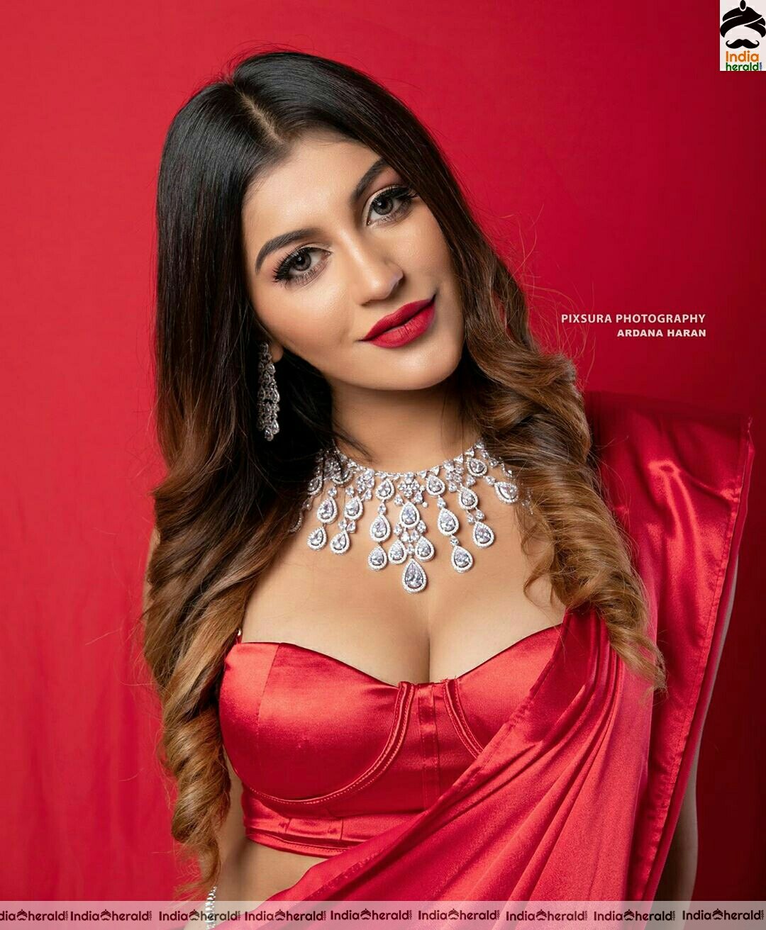 Red Hot Yashika Aannand Recent Sexy Photoshoot