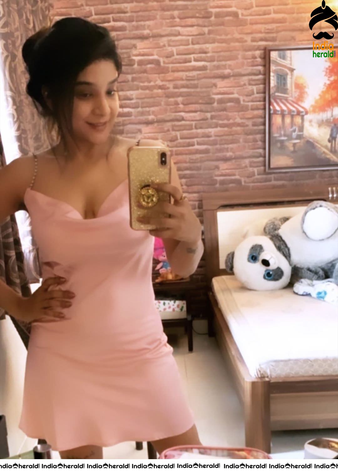 Sakshi Agarwal Hot Cleavage and Fleshy Belly Exposing Latest Photos Set 2