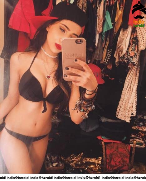 Sakshi Chopra Breaks the Internet with her Hot Bikini Photos Set 1