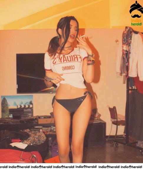 Sakshi Chopra Breaks the Internet with her Hot Bikini Photos Set 1