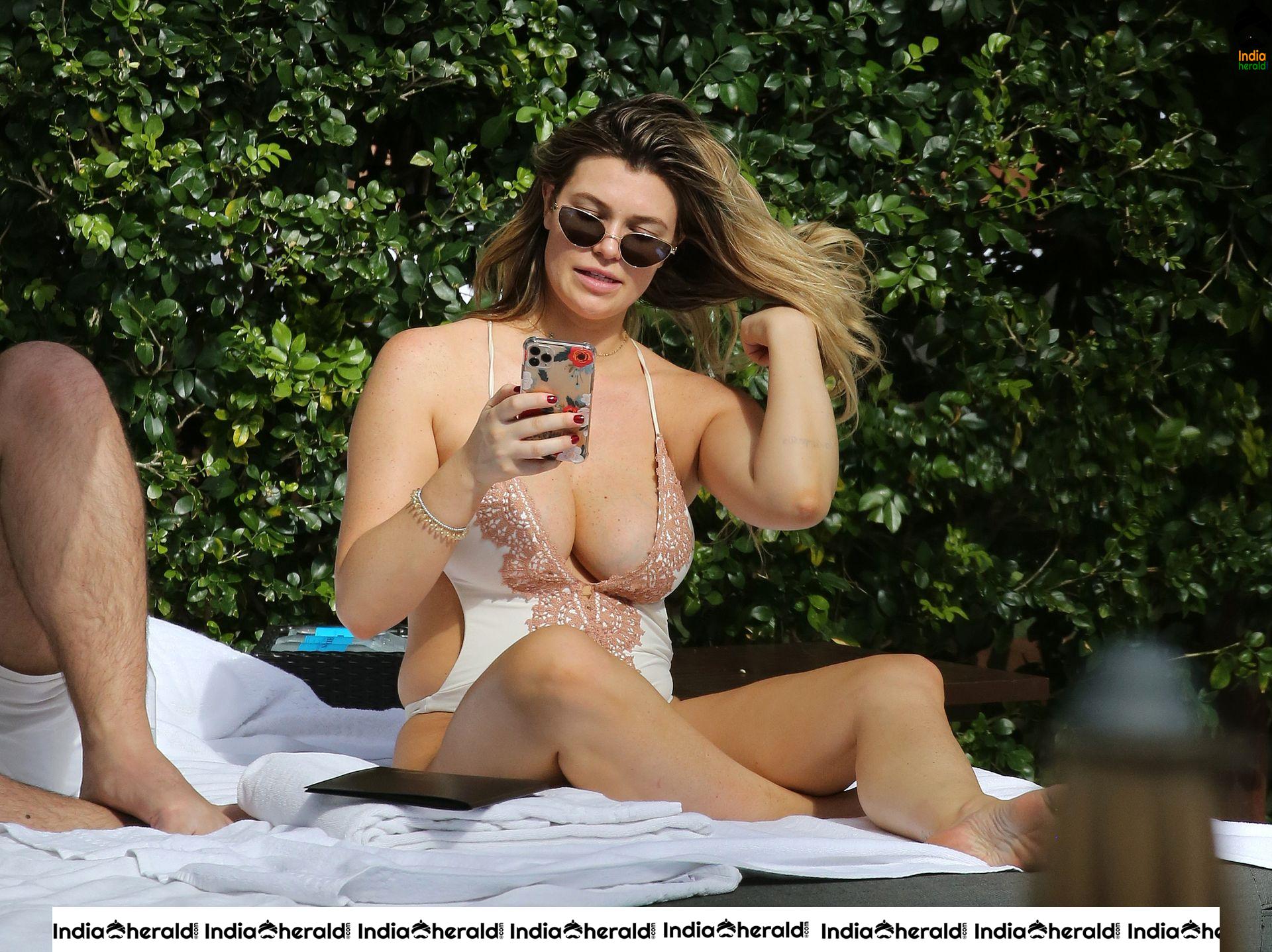 Samantha Hoopes looks amazing wearing a swimsuit in Miami Beach