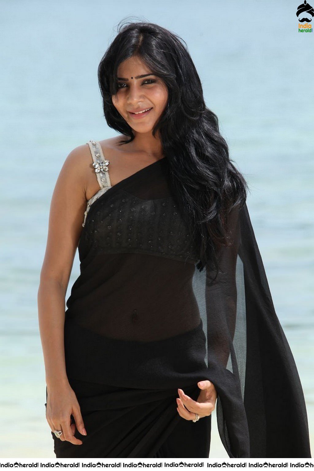 Samantha Unseen Hot Photos in Sleeveless Blouse and Black Transparent Saree Set 1