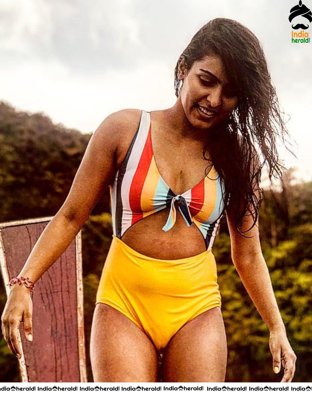 Samyuktha Hegde Latest Hot Photos exposing her sexy assets