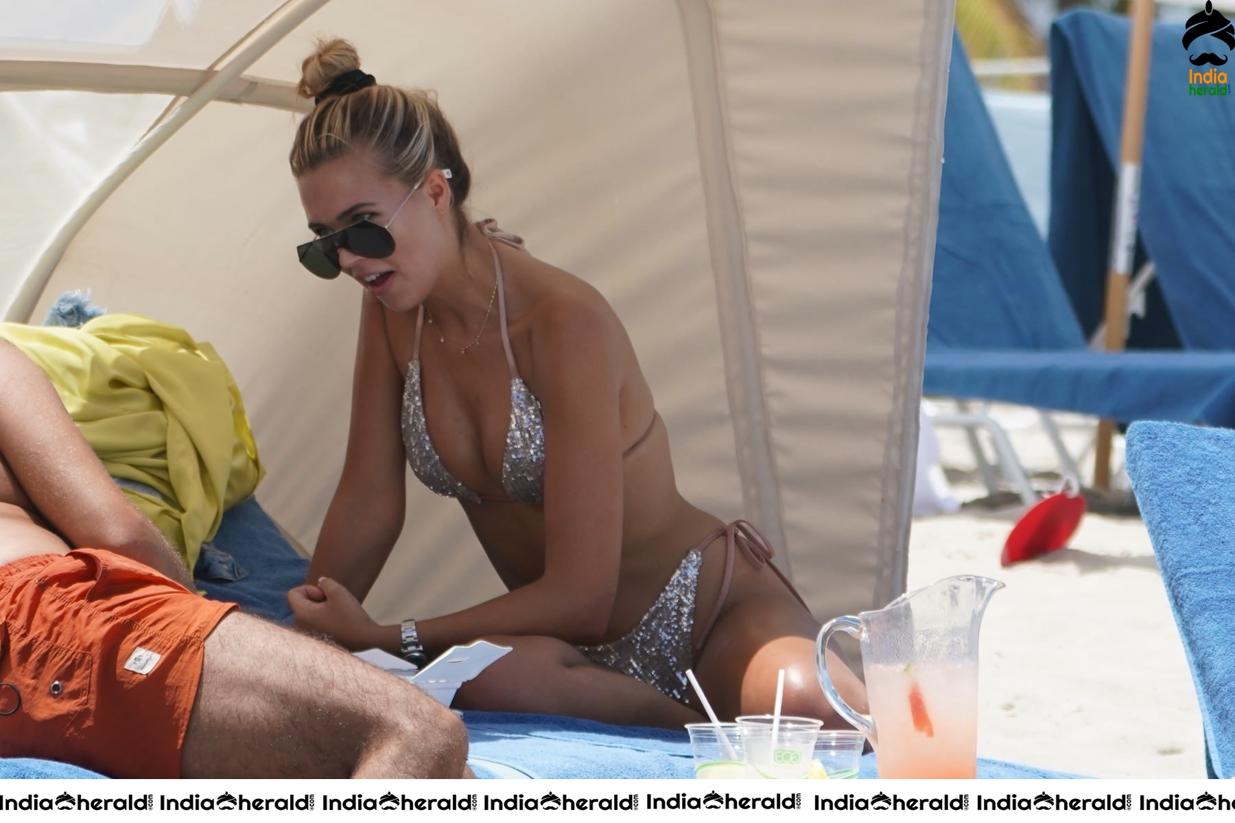 Sandra Kubicka caught in Bikini while relaxing on the beach in Miami