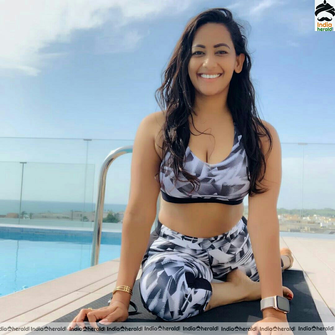 Sanjana Singh Hot Sexposing in Yoga time