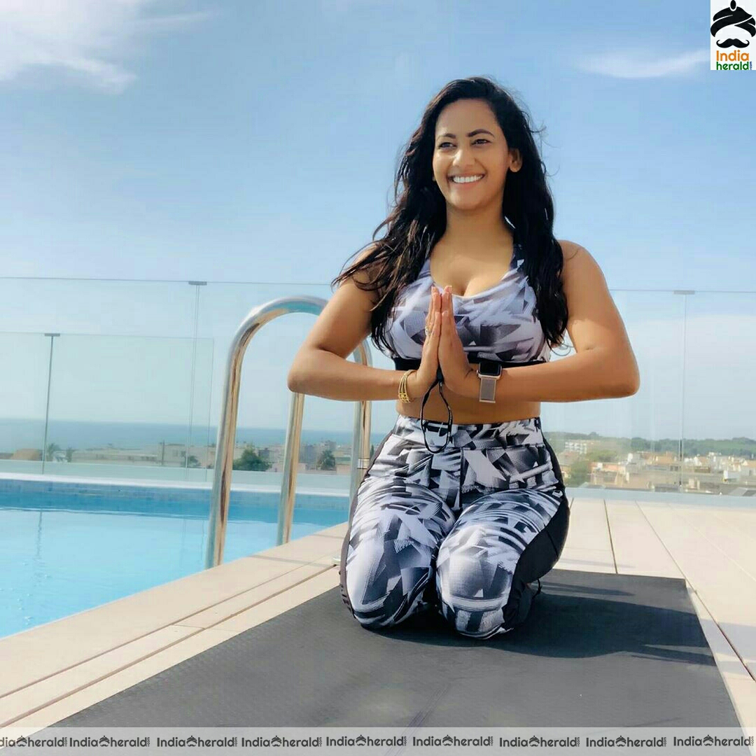 Sanjana Singh Hot Sexposing in Yoga time