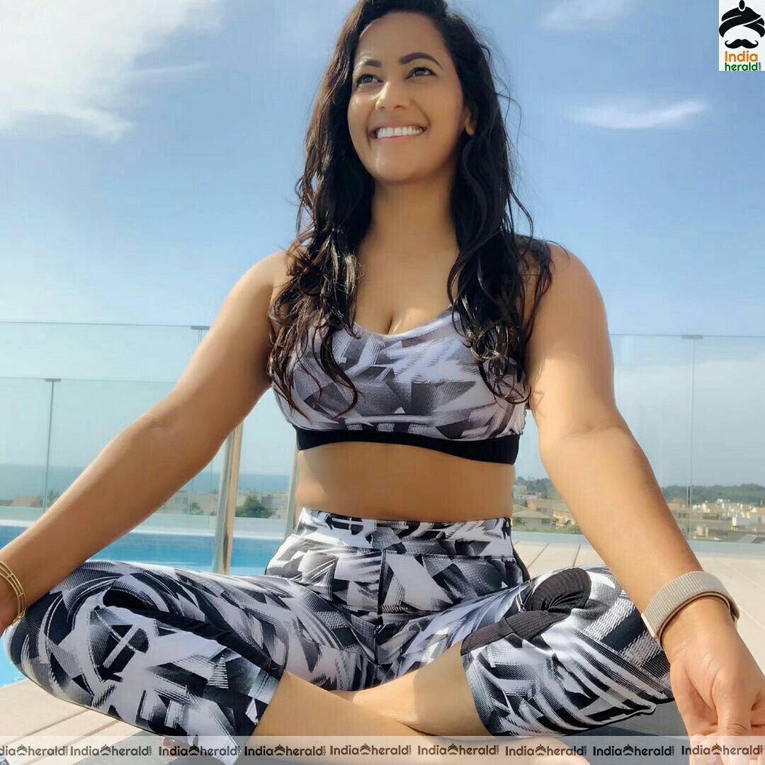 Sanjana Singh Hot Sexposing in Yoga time