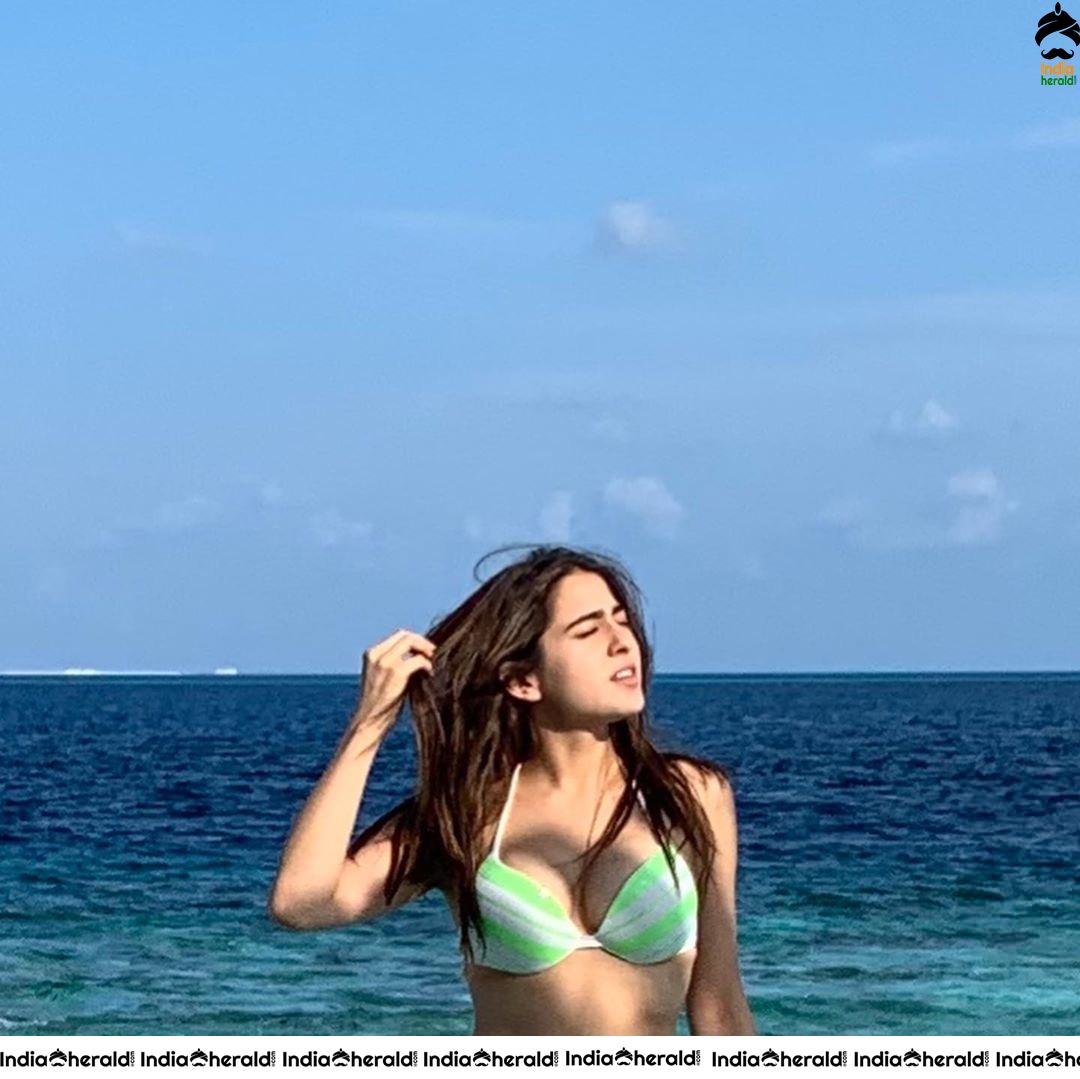Sara Ali Khan Caught in Bikini while enjoying a vacation at Maldives