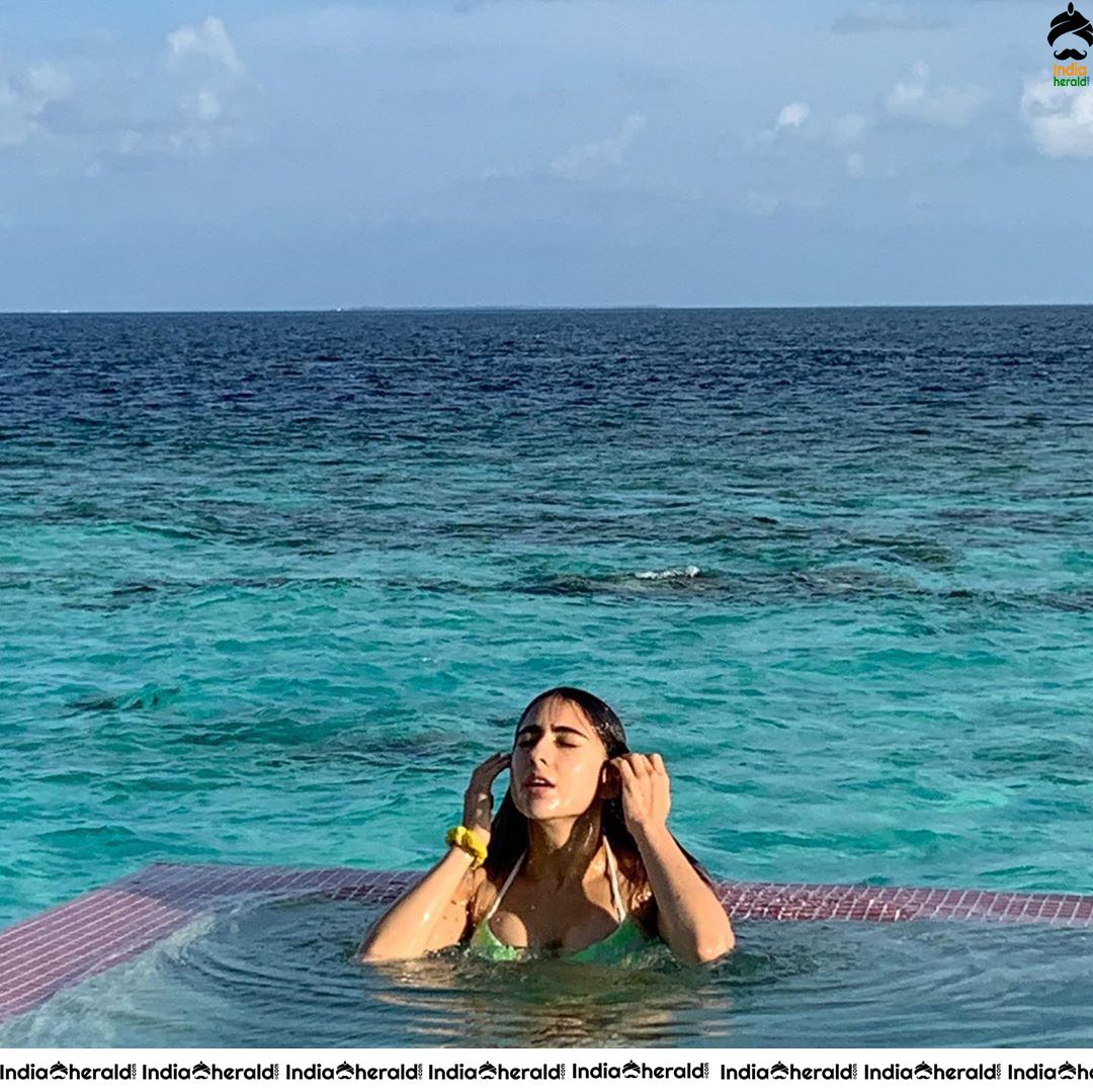 Sara Ali Khan Caught in Bikini while enjoying a vacation at Maldives