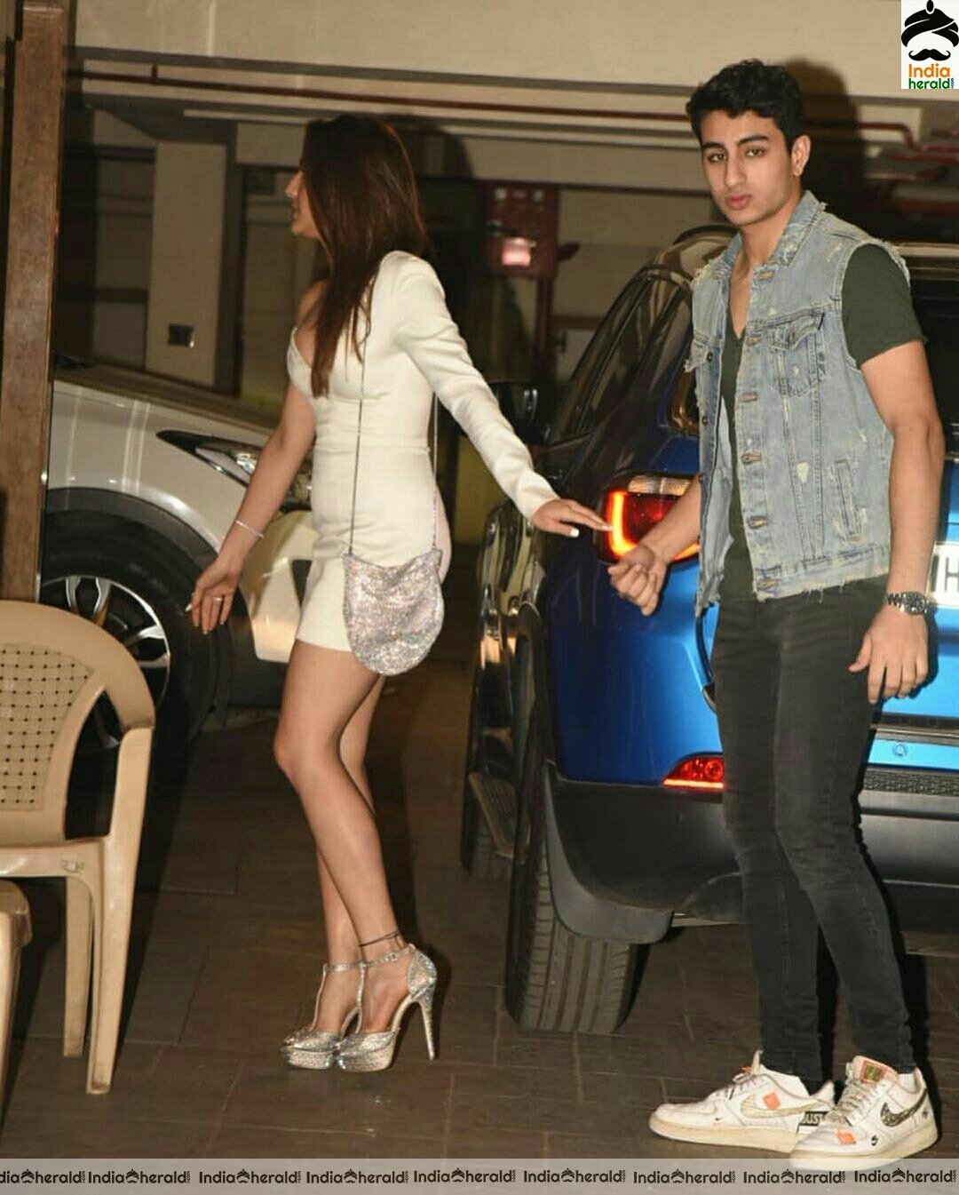 Sara Ali Khan Hot Cleavage show in white dress