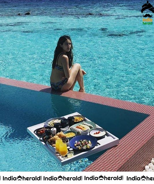 Sara Ali Khan Latest Hot Photos in Bra and Panty by Pool Side