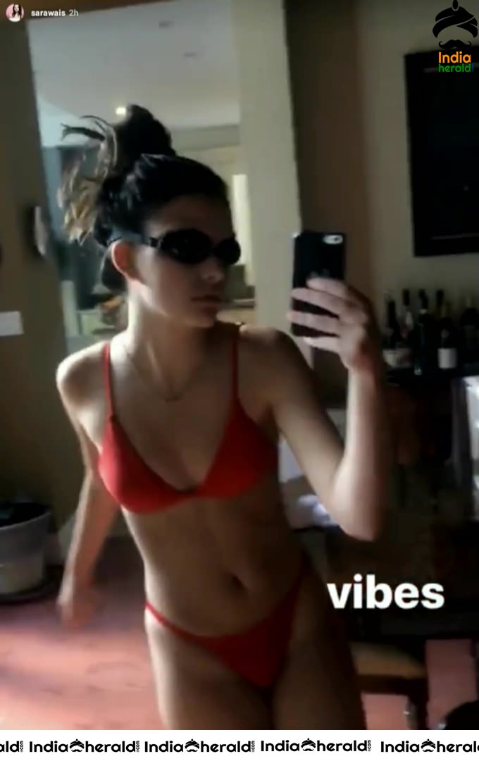 Sara Waisglass Selfie Bikini Pic Leaked