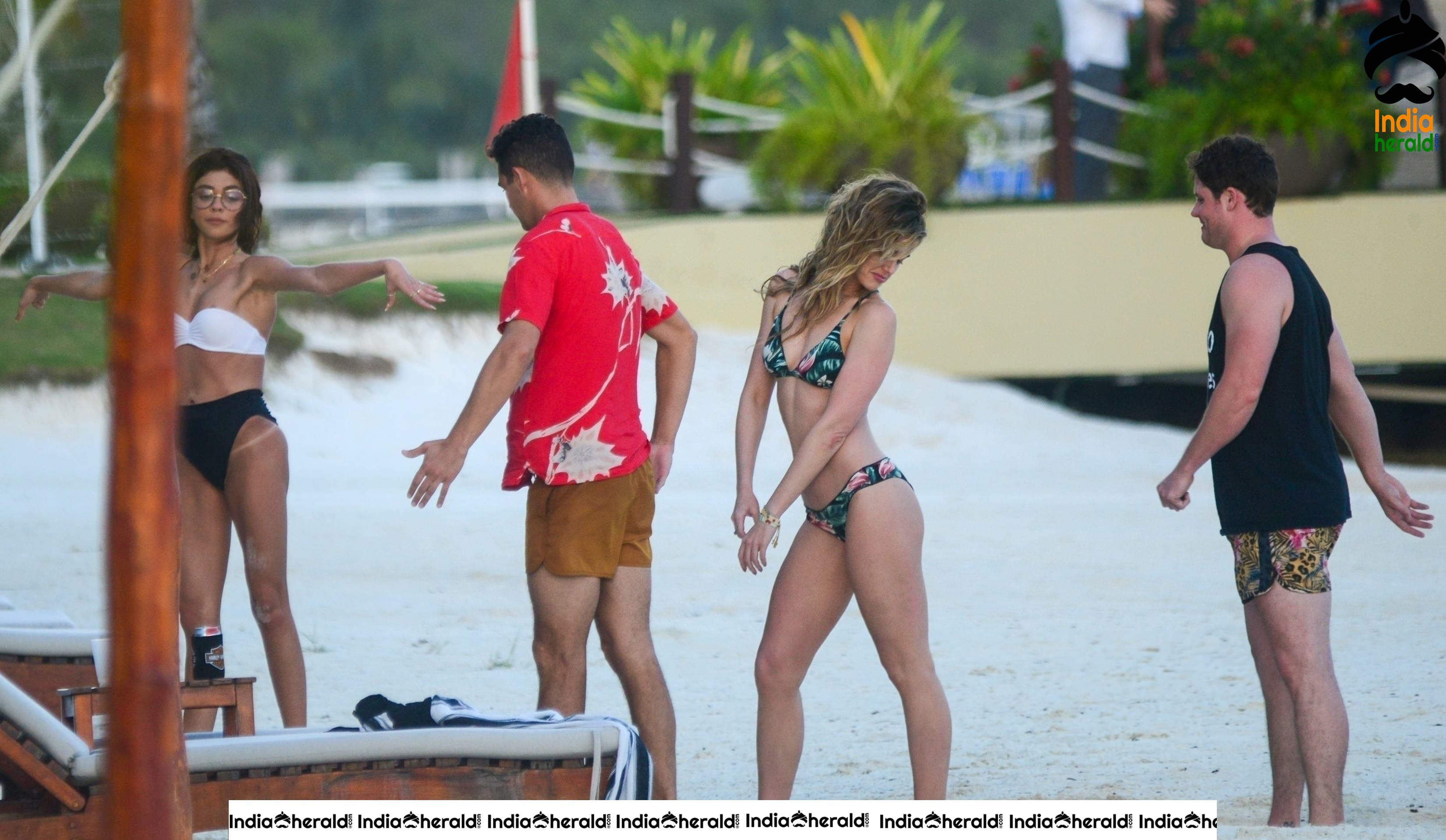 Sarah Hyland in beach with friends at Cancun Set 2