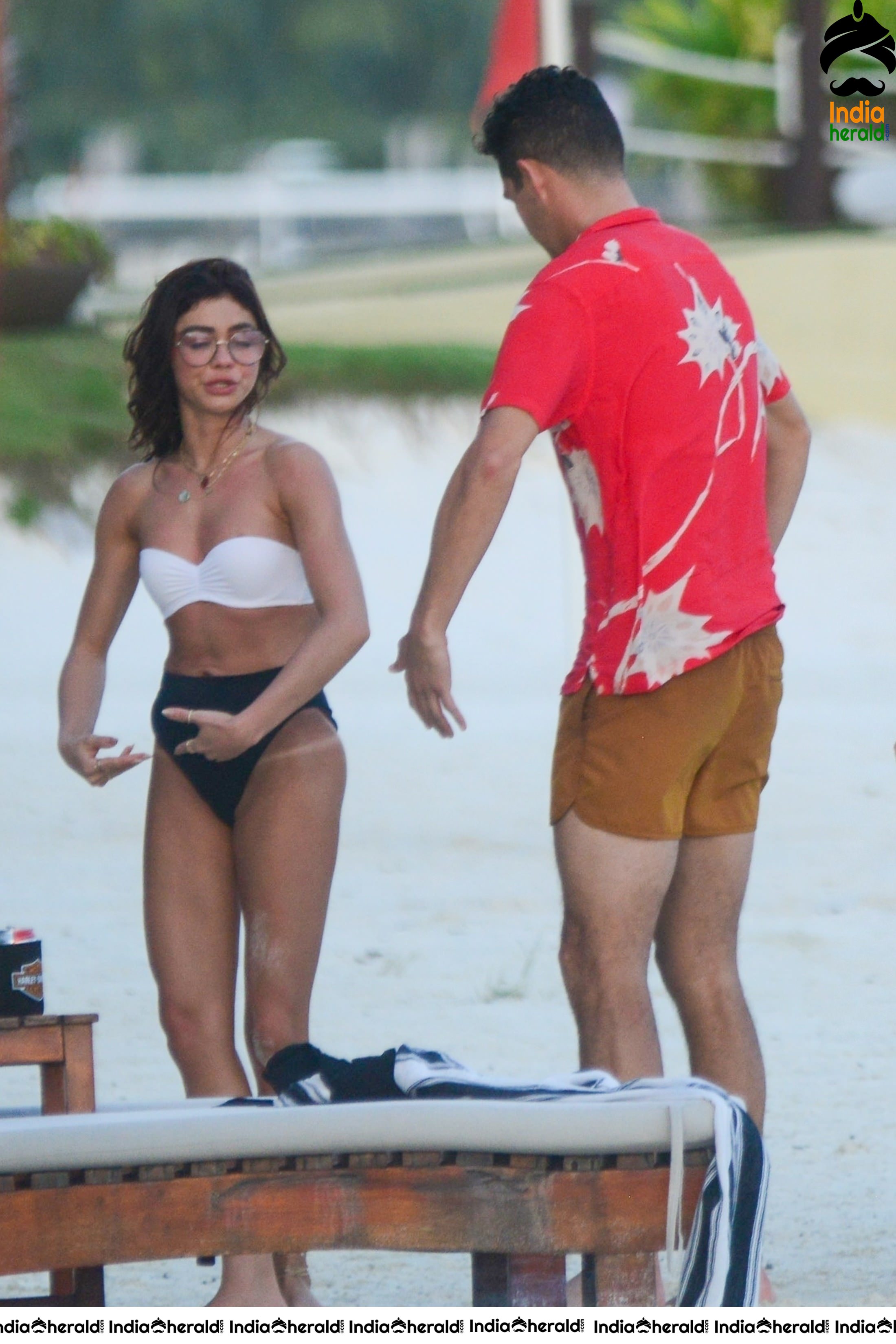 Sarah Hyland in beach with friends at Cancun Set 2