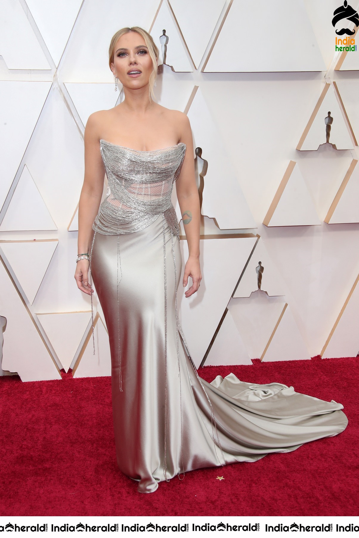 Scarlett Johansson at 92nd Annual Academy Awards in Los Angeles Set 1