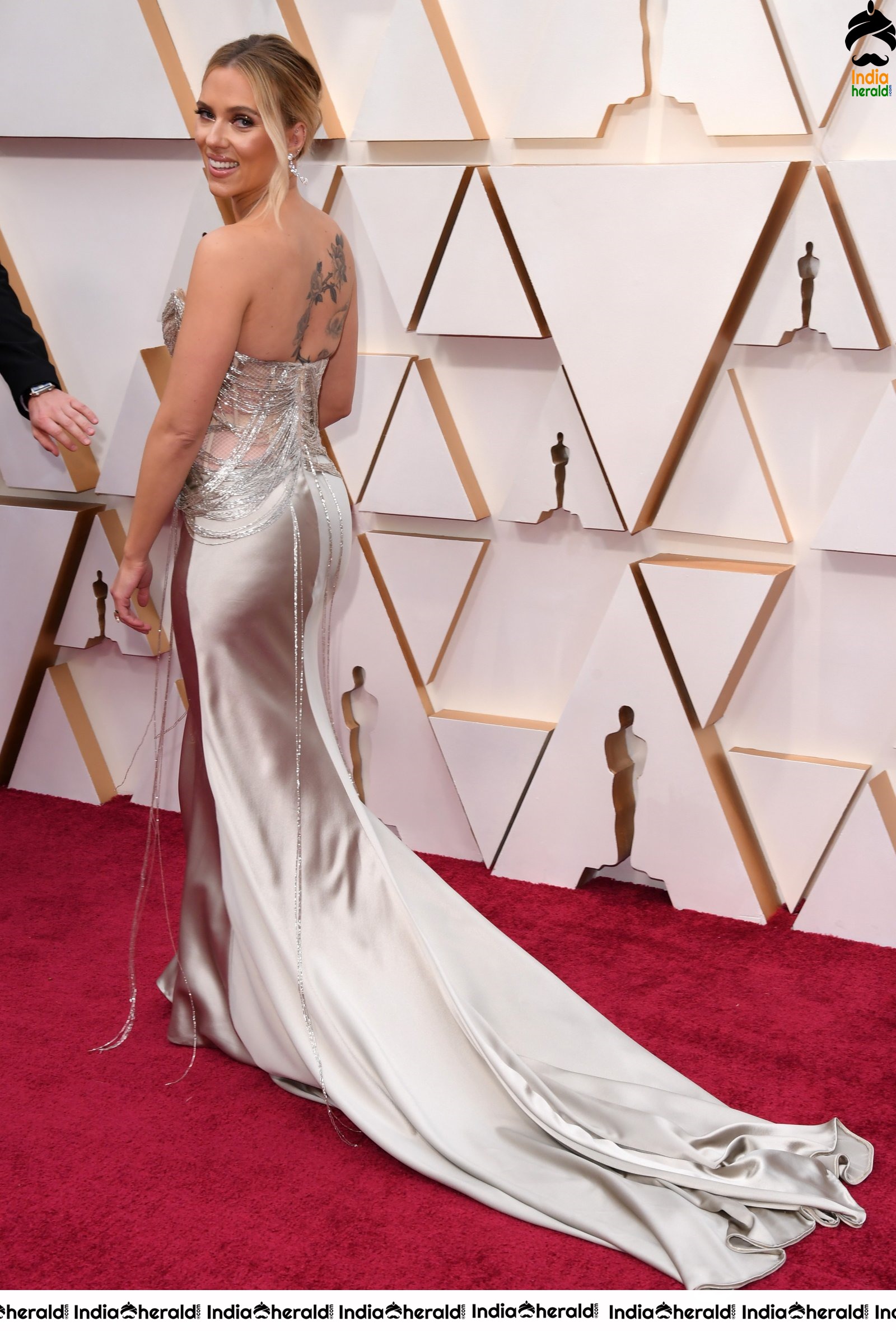 Scarlett Johansson at 92nd Annual Academy Awards in Los Angeles Set 1